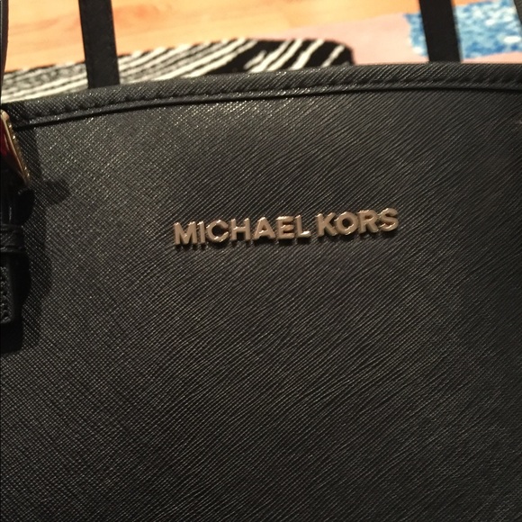 Michael Kors Leather Jet Set Tote - Picture 4 of 6